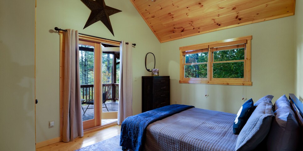 Ellijay Ga Cabin - Peaceful River Hideaway - Bedroom