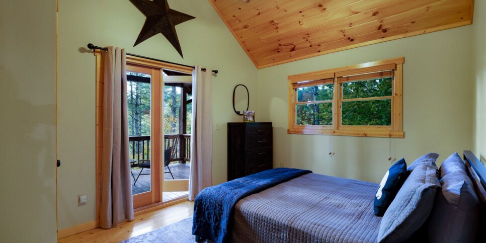 Ellijay Ga Cabin - Peaceful River Hideaway - Bedroom