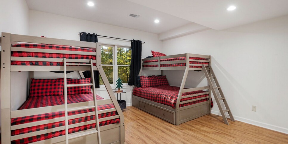 Ellijay Ga Cabin - Peaceful River Hideaway - Bedroom