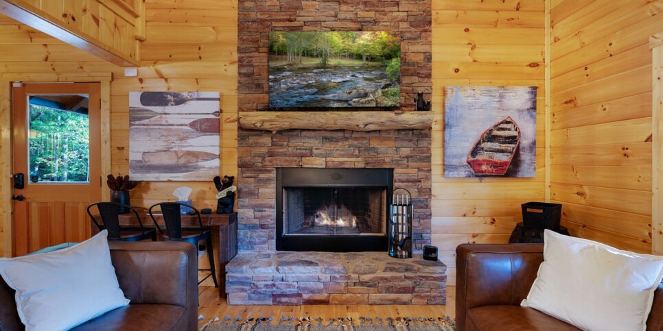 Ellijay Ga Cabin - Peaceful River Hideaway - Living Room