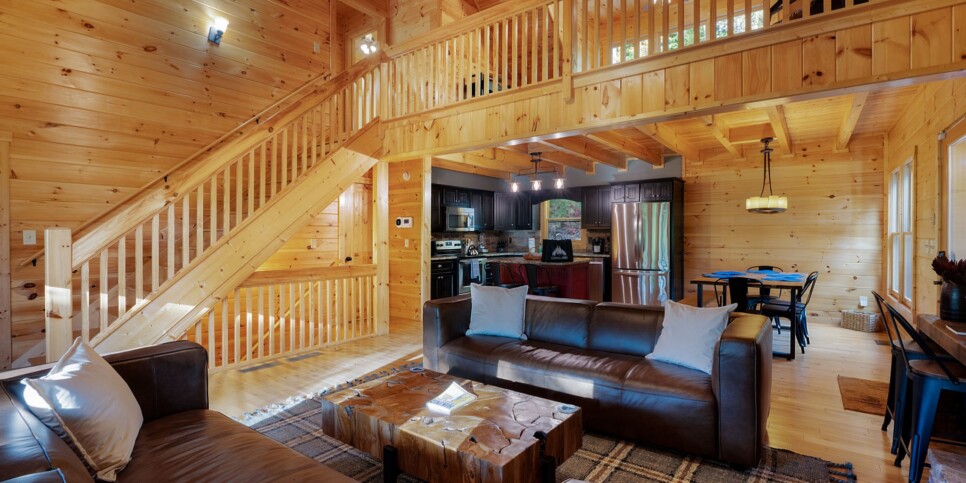 Ellijay Ga Cabin - Peaceful River Hideaway - Living Room