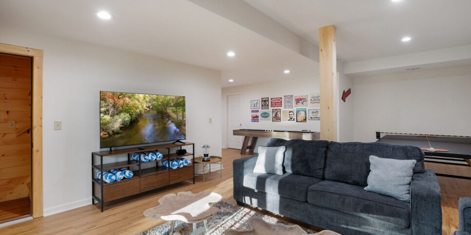 Ellijay Ga Cabin - Peaceful River Hideaway - Rec Room