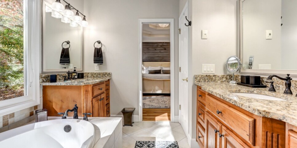 Big Canoe Rental - Firefly Landing - Bathroom