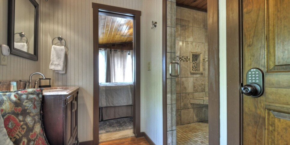Blue Ridge - Fireside Bluff - Bathroom