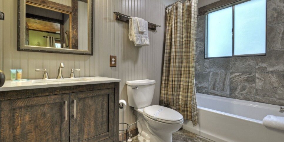 Blue Ridge - Fireside Bluff - Bathroom