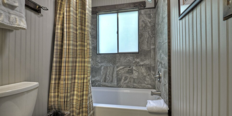 Blue Ridge - Fireside Bluff - Bathroom