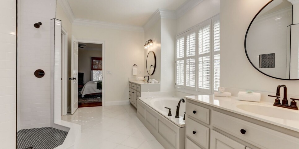 Big Canoe Rental - McElroy Manor - Bathroom