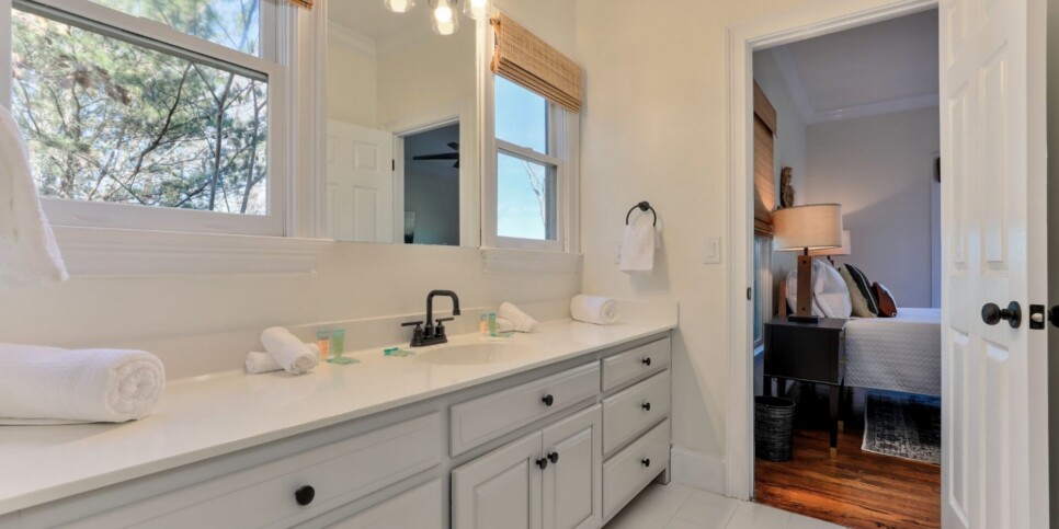 Big Canoe Rental - McElroy Manor - Bathroom