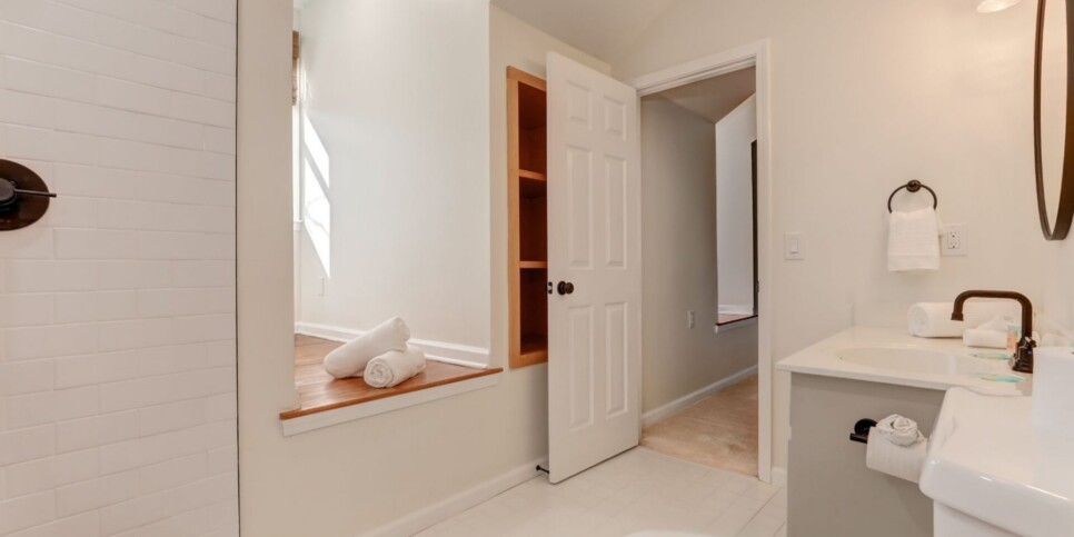 Big Canoe Rental - McElroy Manor - Bathroom