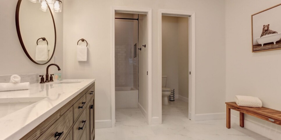 Big Canoe Rental - McElroy Manor - Bathroom