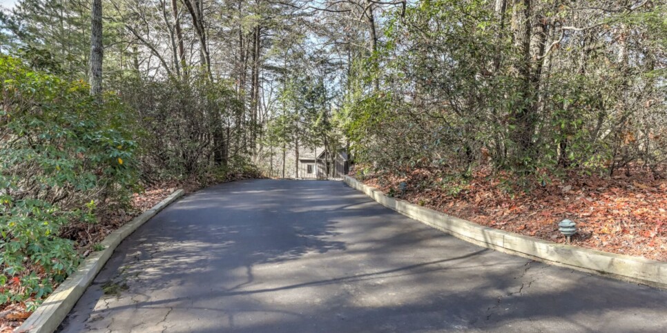 Big Canoe Rental - McElroy Manor - Exterior