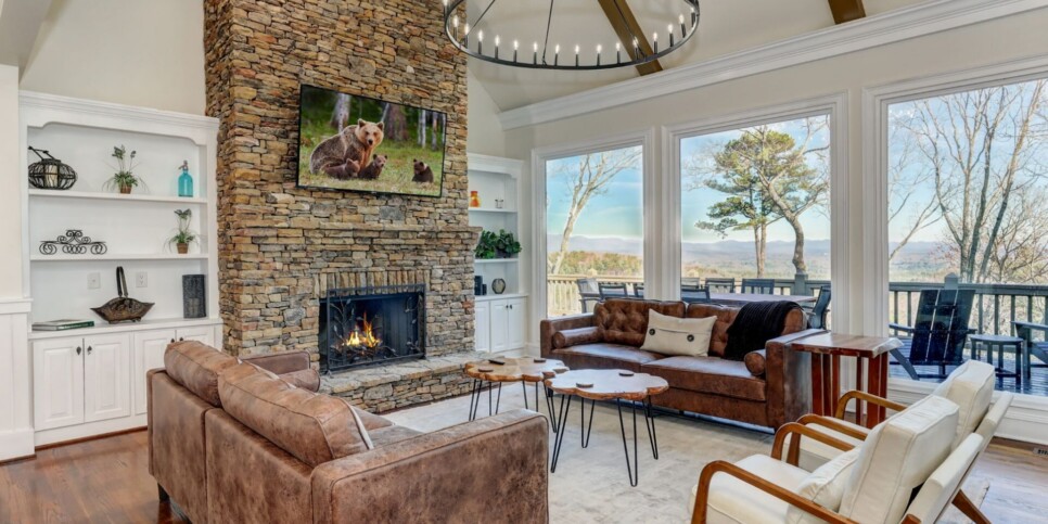 Big Canoe Rental - McElroy Manor - Living
