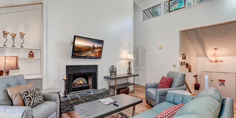 Big Canoe - Misty Ridge - Living Room