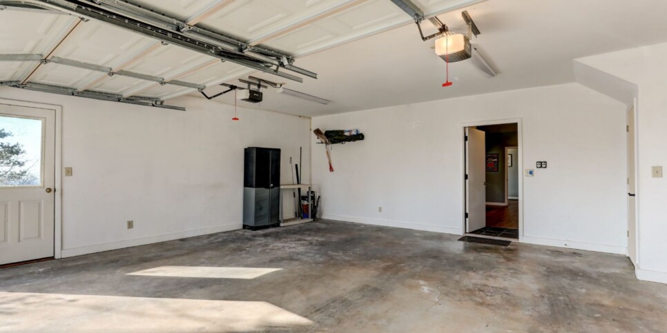 Big Canoe - The Grateful Den - Garage