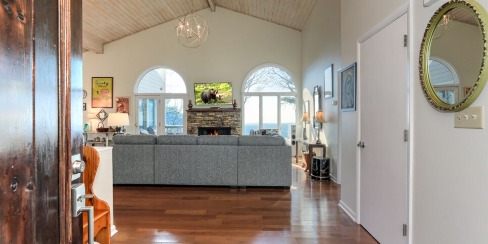 Big Canoe - The Grateful Den - Living Room