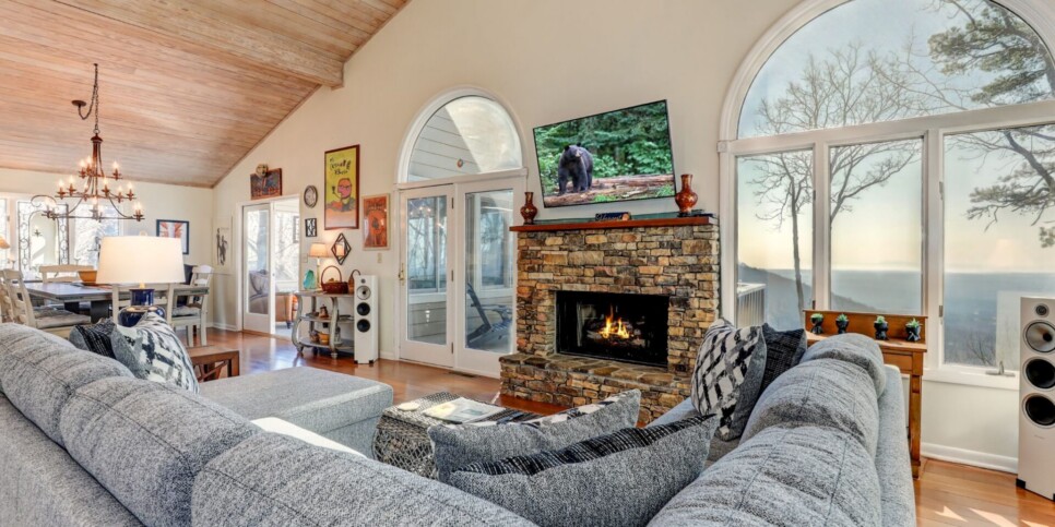 Big Canoe - The Grateful Den - Living Room