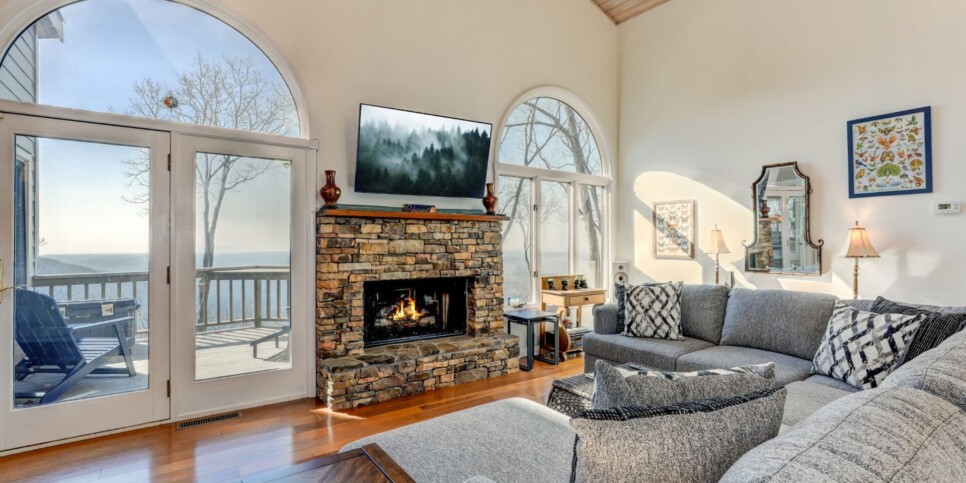 Big Canoe - The Grateful Den - Living Room