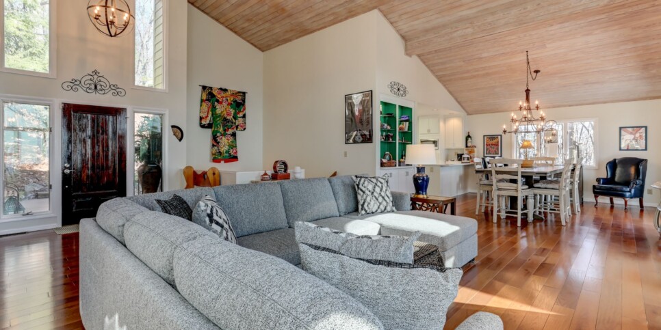 Big Canoe - The Grateful Den - Living Room