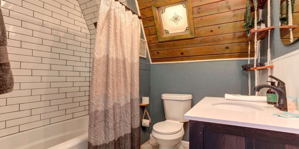 Bent Tree Chalet - Cozy Days Hideaway - Bathroom
