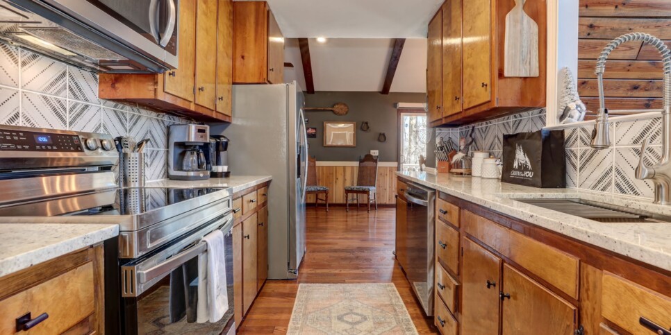 Bent Tree Chalet - Cozy Days Hideaway - Kitchen