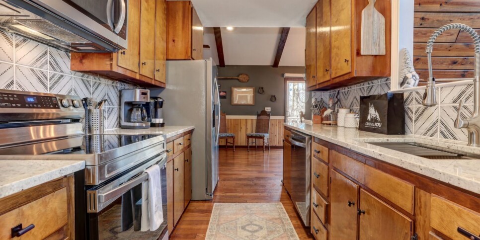 Bent Tree Chalet - Cozy Days Hideaway - Kitchen