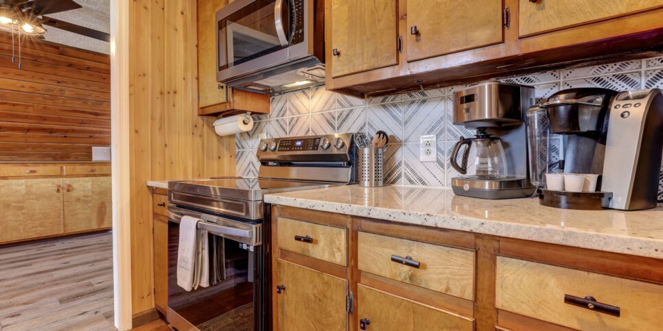 Bent Tree Chalet - Cozy Days Hideaway - Kitchen