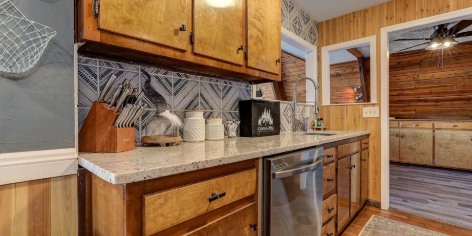 Bent Tree Chalet - Cozy Days Hideaway - Kitchen