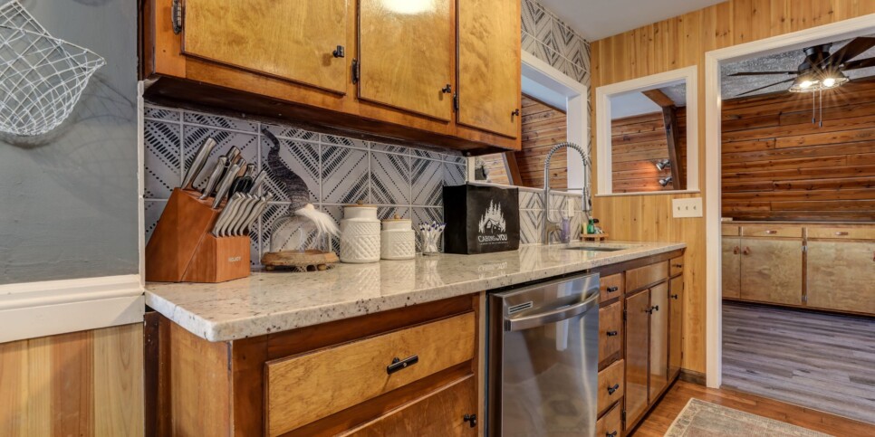 Bent Tree Chalet - Cozy Days Hideaway - Kitchen