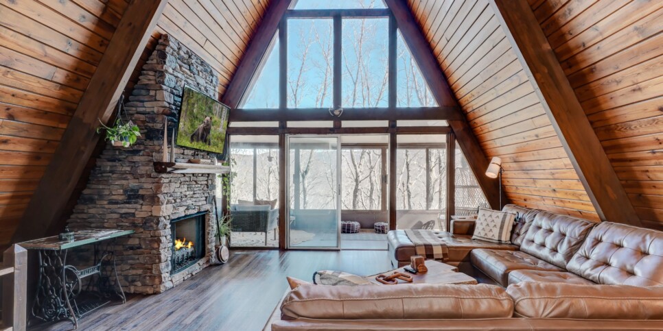 Bent Tree Chalet - Cozy Days Hideaway - Living