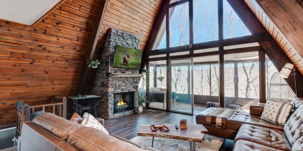 Bent Tree Chalet - Cozy Days Hideaway - Living