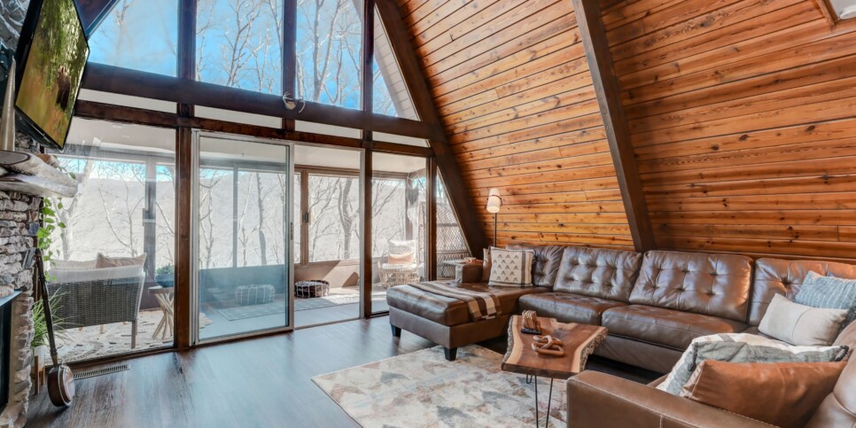 Bent Tree Chalet - Cozy Days Hideaway - Living