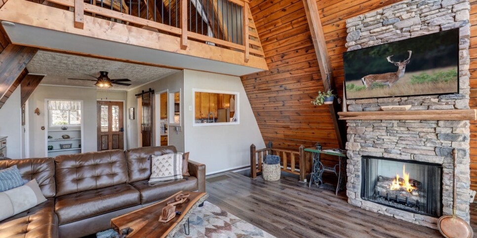 Bent Tree Chalet - Cozy Days Hideaway - Living