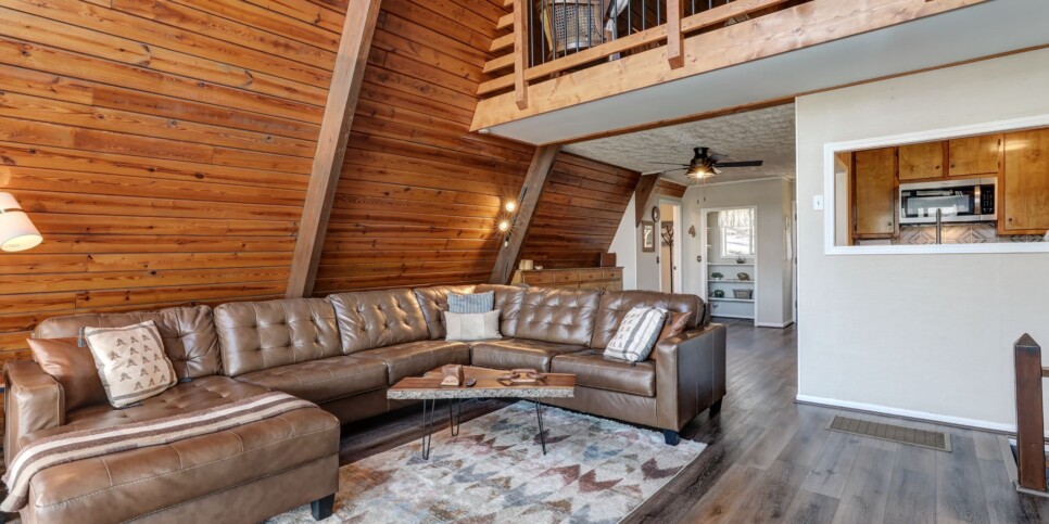 Bent Tree Chalet - Cozy Days Hideaway - Living