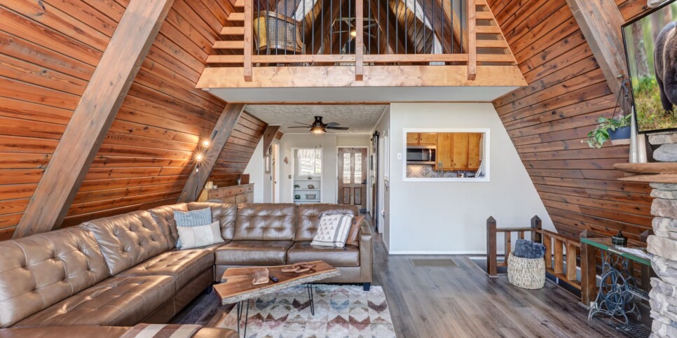 Bent Tree Chalet - Cozy Days Hideaway - Living