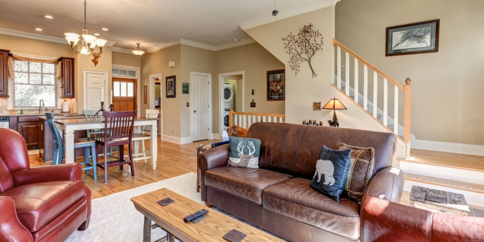 Big Canoe - Doctors Orders - Living Room