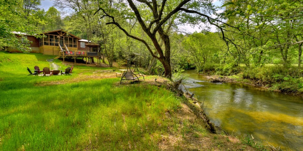 Blue Ridge Cabin - Bear Naked Hideaway - Exterior