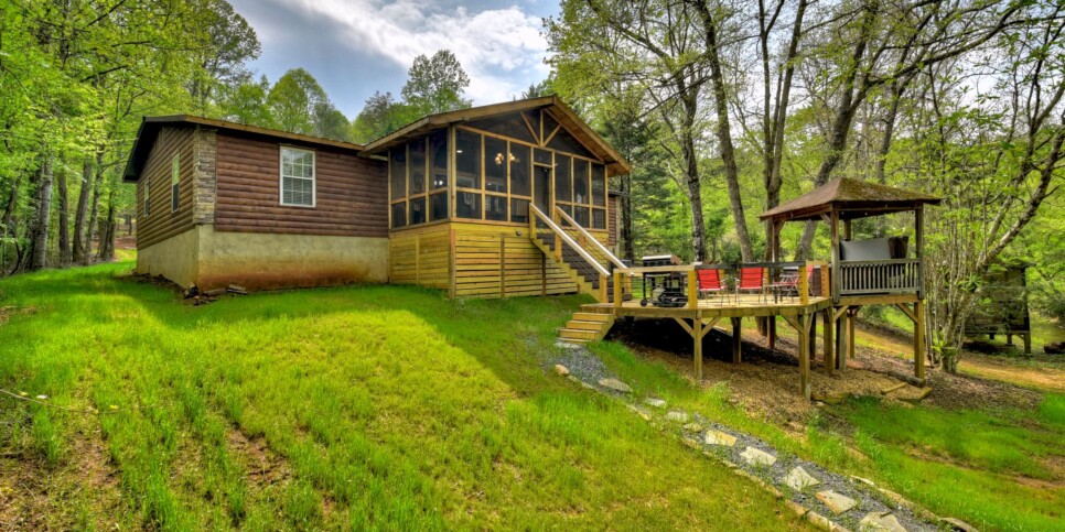 Blue Ridge Cabin - Bear Naked Hideaway - Exterior