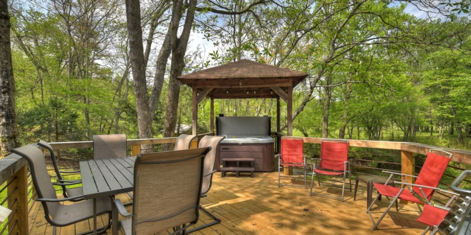 Blue Ridge Cabin - Bear Naked Hideaway - Exterior