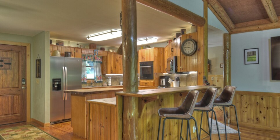 Blue Ridge Cabin - Bear Naked Hideaway - Kitchen