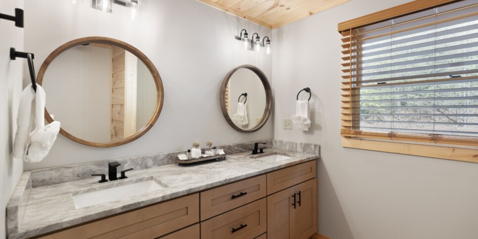 Blue Ridge - Whiskey & Woods - Bathroom