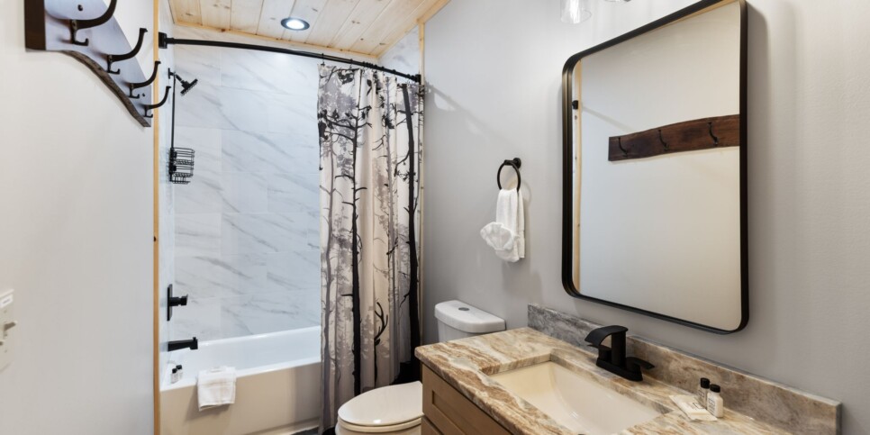 Blue Ridge - Whiskey & Woods - Bathroom