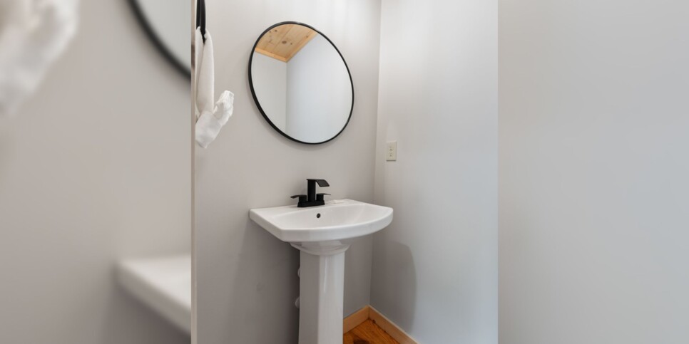 Blue Ridge - Whiskey & Woods - Bathroom