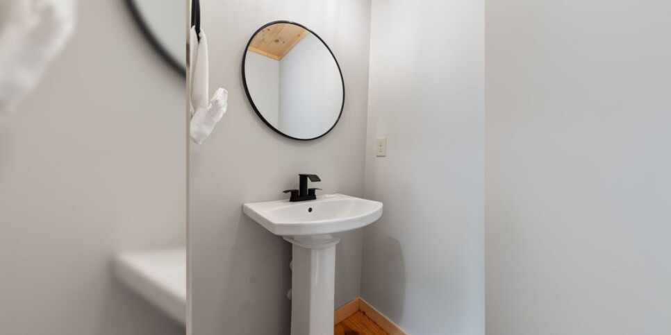 Blue Ridge - Whiskey & Woods - Bathroom