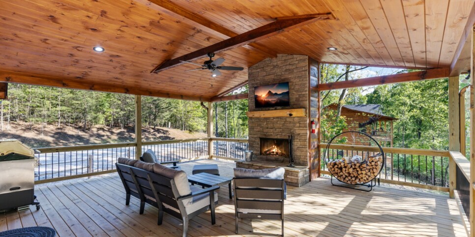 Blue Ridge - Whiskey & Woods - Exterior