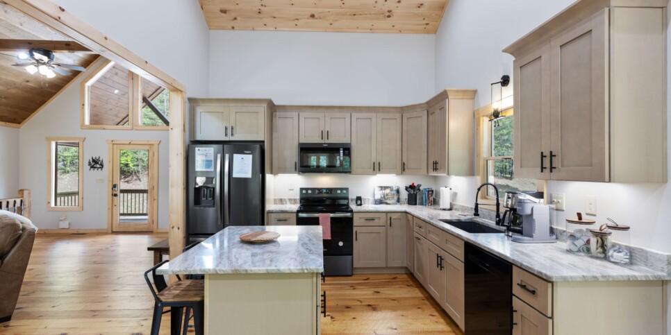 Blue Ridge - Whiskey & Woods - Kitchen