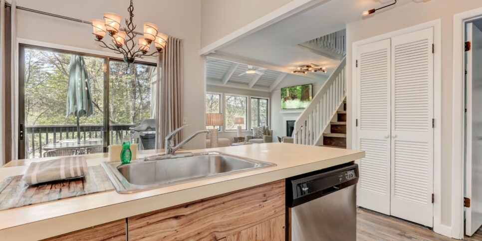 Big Canoe - Castaway Cottage - Kitchen