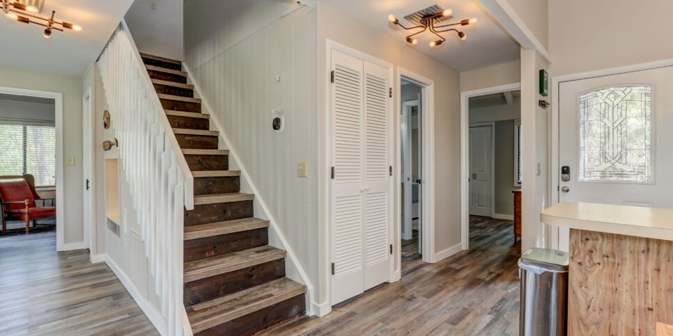 Big Canoe - Castaway Cottage - Living Room