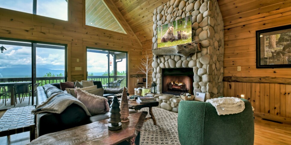 Blue Ridge - Summit Escape - Living Room