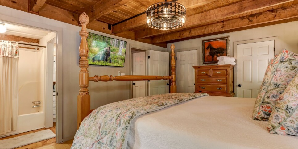 Big Canoe - Timber Lodge - Bedroom