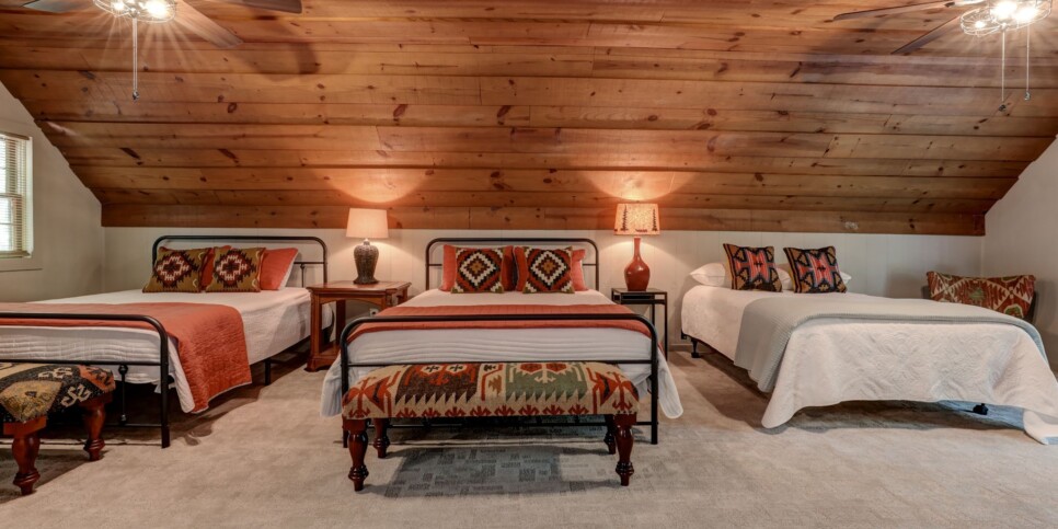 Big Canoe - Timber Lodge - Bedroom